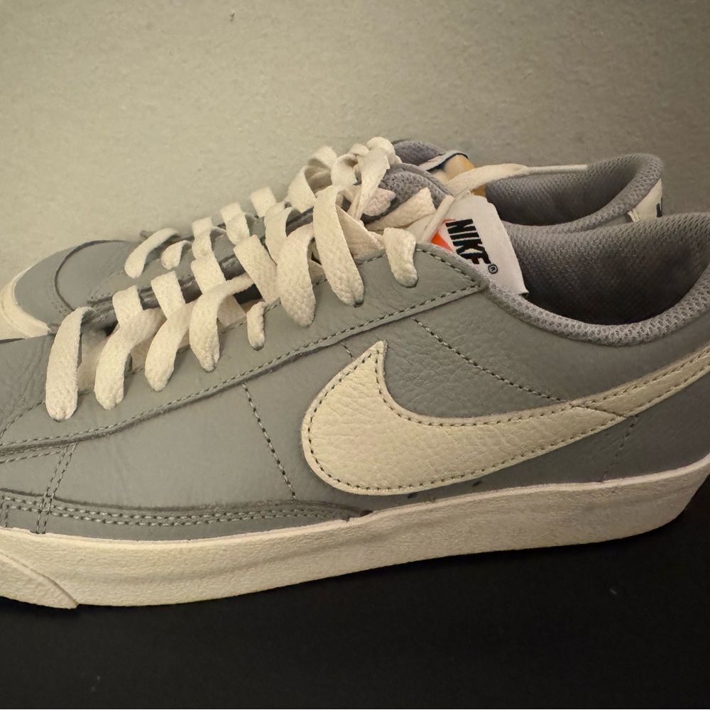 Nike Women’s Grey and White Low-Top Sneakers